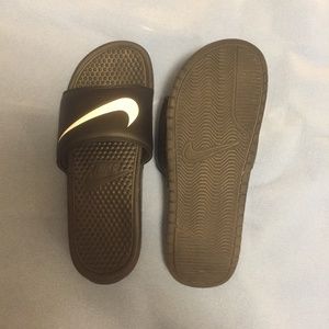 nike classic slides